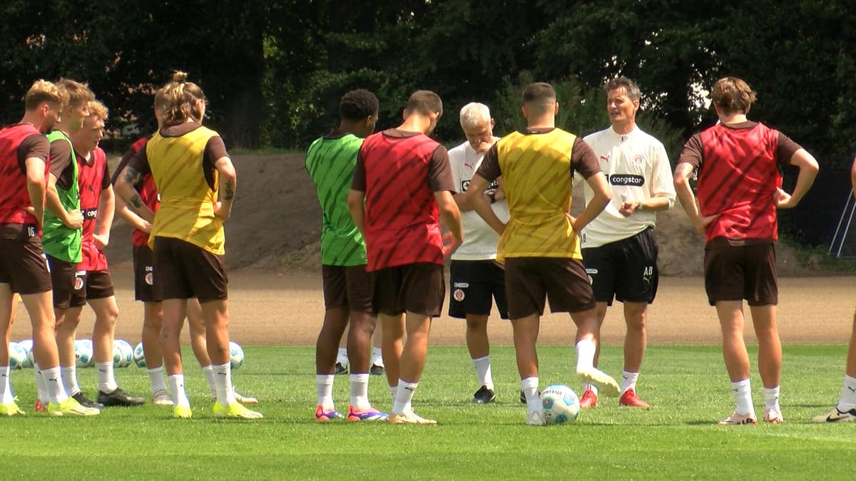 Sommerpause vorbei: FC St. Pauli startet mit neuem Cheftrainer Alexander Blessin in die Vorbereitung