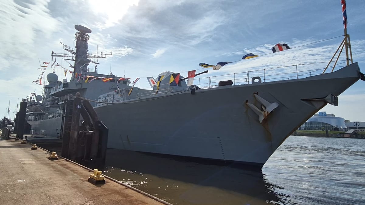 "HMS Iron Duke": Britisches Kriegsschiff zum Besuch im Hamburger Hafen