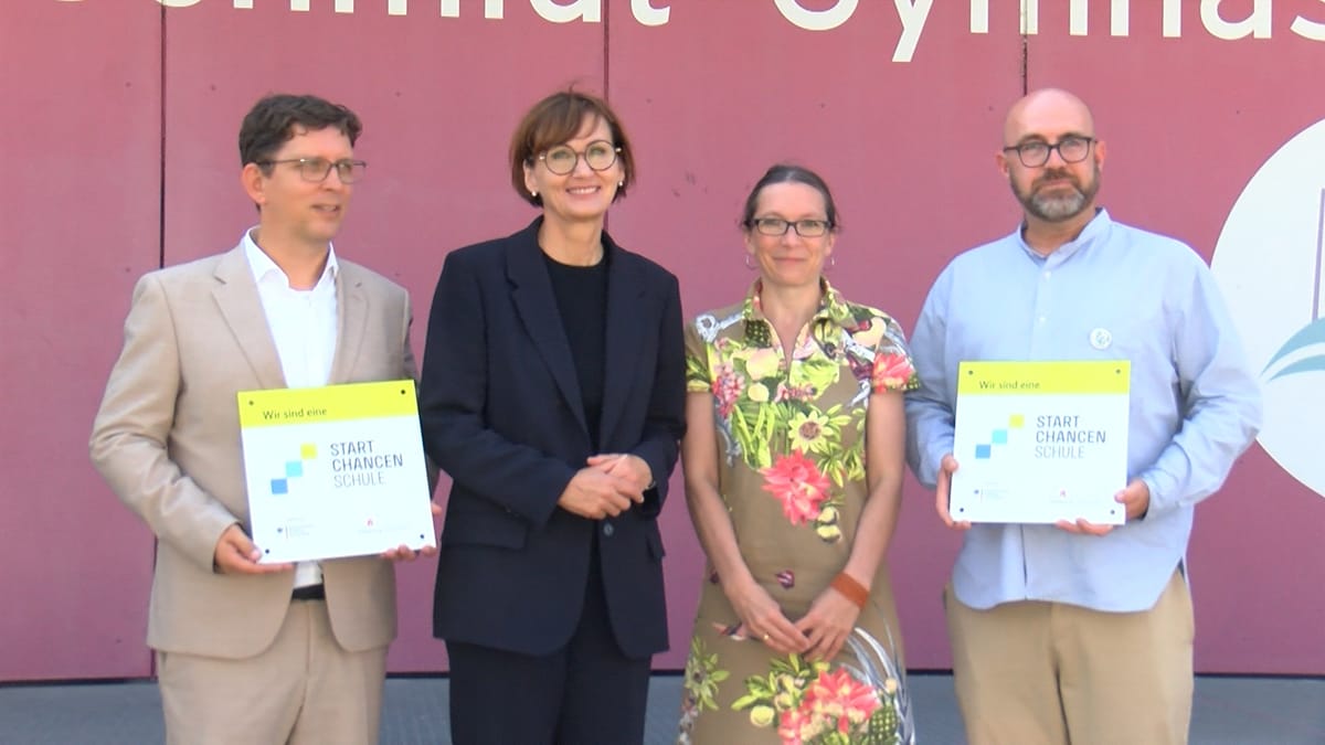 Größtes Bildungsprogramm Deutschlands: Bundesministerin Stark-Watzinger besucht Startchancen-Schulen