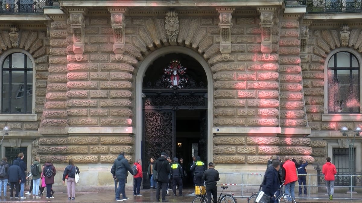 Kleine Anfrage der AfD zeigt: Farbanschlag auf das Hamburger Rathaus noch immer ungestraft