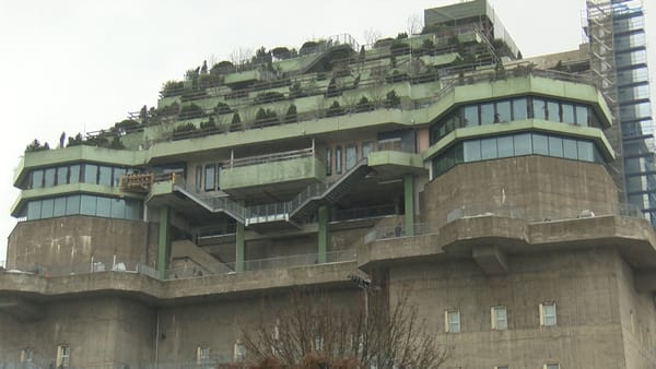 Bunker an der Feldstraße: Mann stürzt 7 Meter in die Tiefe