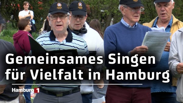 Auftakt zur Kampagne "Vielfalt macht uns stärker": Menschen Singen gemeinsam in Hamburg