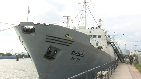 MS Stubnitz: Kulturschiff verlässt Hamburg für Sanierungs- und Reparaturarbeiten