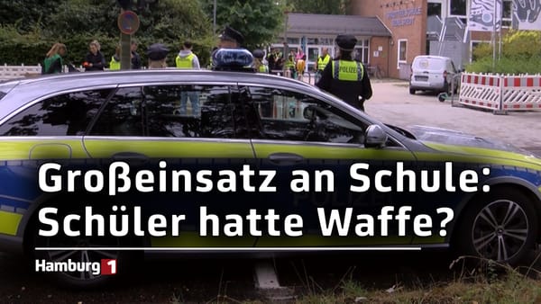 Großeinsatz der Polizei: Schule muss wegen mutmaßlicher Waffe geräumt werden